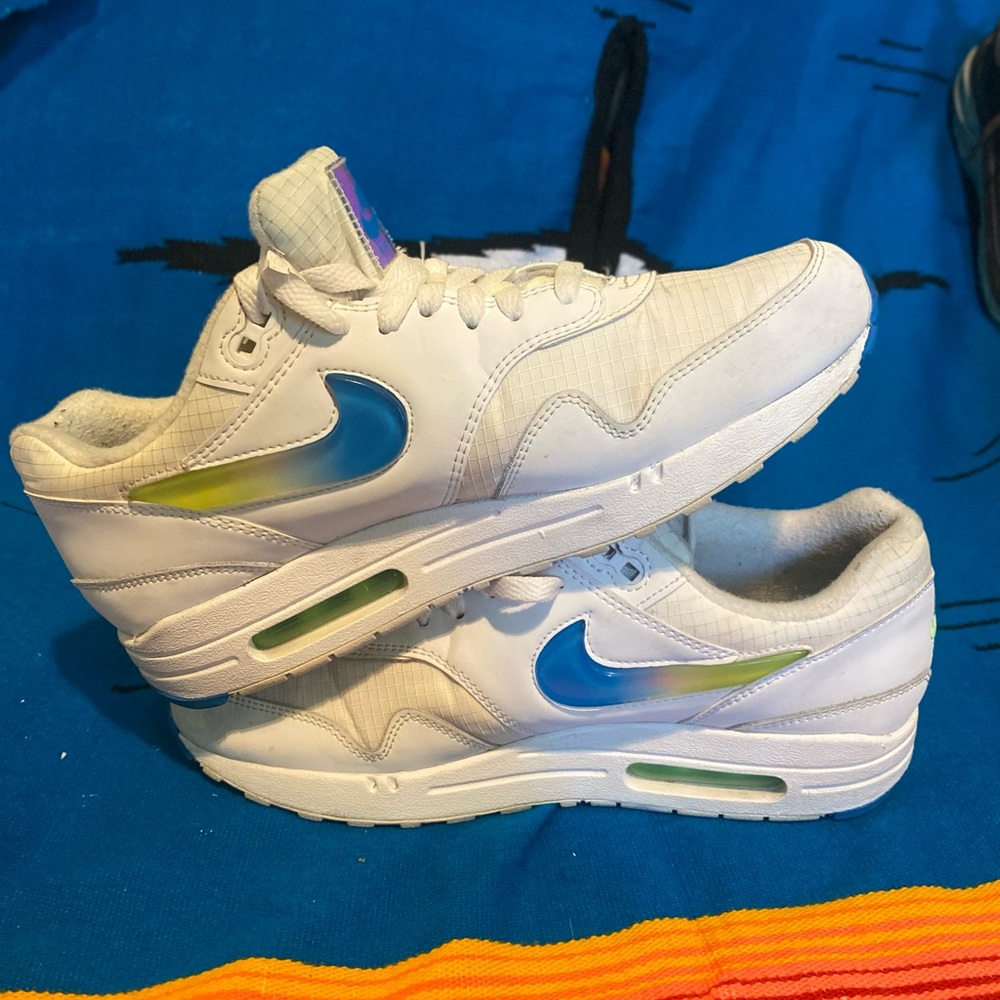Air max white blue green